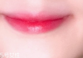 唇彩怎么涂？按照步驟涂抹