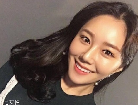 凌亂小卷中長發(fā)怎么弄好看？超美的凌亂小卷中長發(fā)