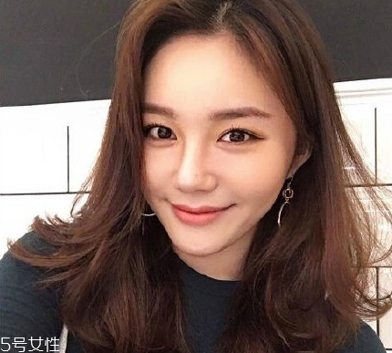 凌亂小卷中長發(fā)怎么弄好看？超美的凌亂小卷中長發(fā)