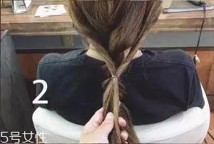 女生冬天長(zhǎng)發(fā)怎么編好看？長(zhǎng)發(fā)妹紙才懂得的痛