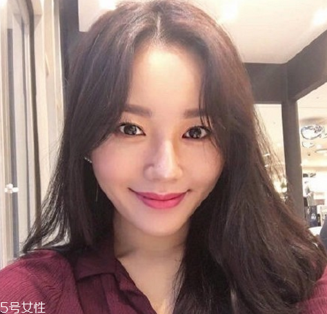 凌亂小卷中長發(fā)怎么弄好看？超美的凌亂小卷中長發(fā)