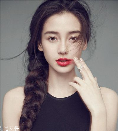女生冬天長(zhǎng)發(fā)怎么編好看？長(zhǎng)發(fā)妹紙才懂得的痛