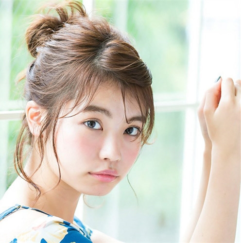 圓臉妹子怎么扎丸子頭好看？根據(jù)臉型選發(fā)型