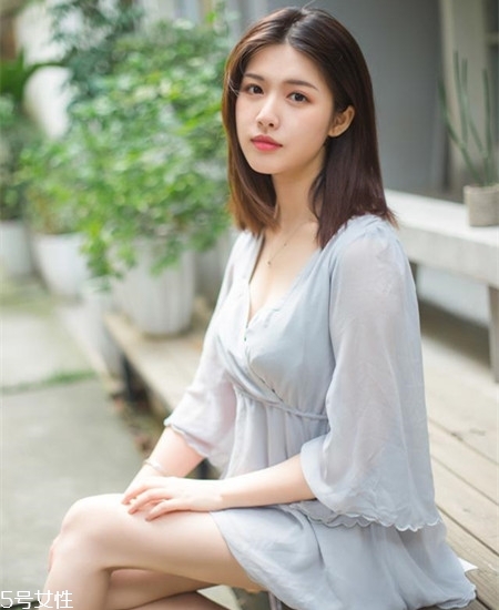 齊肩直發(fā)染什么顏色好看？簡(jiǎn)單好看的齊肩發(fā)扎法