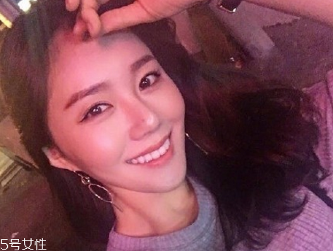 凌亂小卷中長發(fā)怎么弄好看？超美的凌亂小卷中長發(fā)