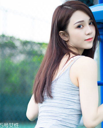 秋冬適合什么顏色的頭發(fā)？再燙個(gè)卷發(fā)更秋冬