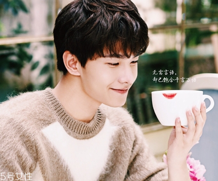 嬌蘭親親567是什么顏色？活色生香吻的秘訣