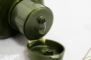 控油水乳哪個(gè)好？油膩中年的解油福星