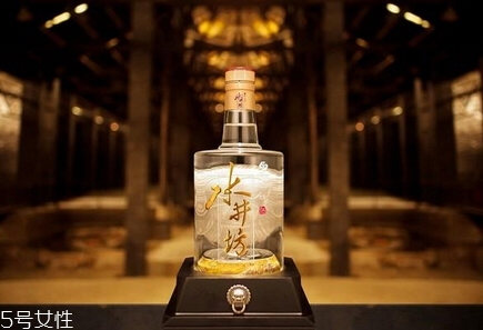 水井坊和五糧液哪個(gè)好？要看檔次和味道