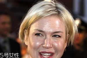 底妝脫妝怎么辦？及時(shí)補(bǔ)水拯救脫妝尷尬