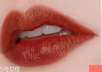 素顏適合什么顏色口紅？增添氣色又顯白