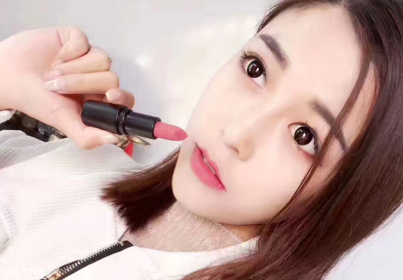 素顏適合什么顏色口紅？增添氣色又顯白