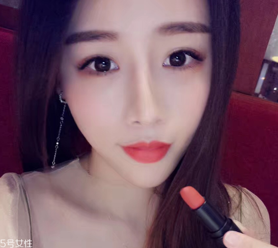 素顏適合什么顏色口紅？增添氣色又顯白