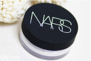 NARS蜜粉餅好用嗎？上班族控油神器