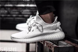 運(yùn)動(dòng)鞋可以用水泡嗎？切忌長(zhǎng)時(shí)間浸泡