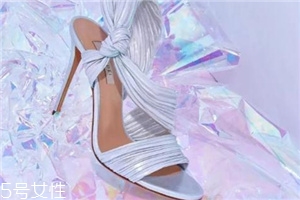 casadei鞋子多少錢？開(kāi)啟你的奢華清單