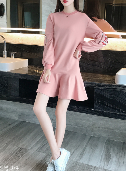 學(xué)院風(fēng)連衣裙怎么搭配？重新回到學(xué)生時(shí)代