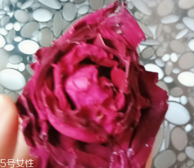 墨紅玫瑰可以天天喝嗎？玫瑰養(yǎng)顏也要適量