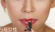 橢圓形嘴唇怎么涂口紅？勾勒唇線讓唇形完美