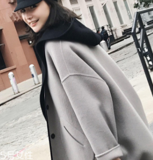 白領女性赴約穿什么好？長款氣質(zhì)大衣有格調(diào)和氣質(zhì)