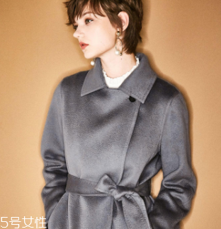 白領女性赴約穿什么好？長款氣質(zhì)大衣有格調(diào)和氣質(zhì)
