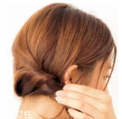 長臉適合什么樣的燙發(fā)？大波浪長發(fā)溫柔睿智