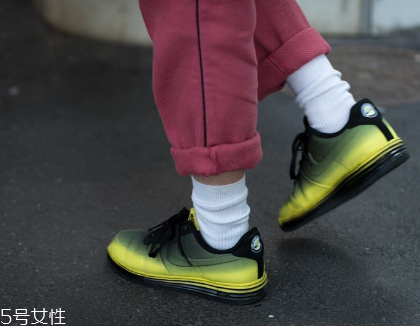 運動鞋不跟腳怎么辦？找準原因?qū)ΠY下藥