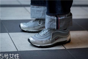 運動鞋不跟腳怎么辦？找準原因?qū)ΠY下藥