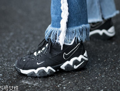 運動鞋不防滑怎么辦？一盒創(chuàng)可貼就能解決