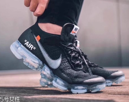 運(yùn)動(dòng)鞋好還是皮鞋好？不同場合不同需求
