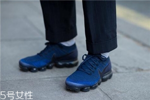 運(yùn)動(dòng)鞋好還是皮鞋好？不同場合不同需求