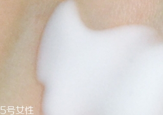 雅詩(shī)蘭黛乳液怎么樣？滋潤(rùn)保濕的秘密