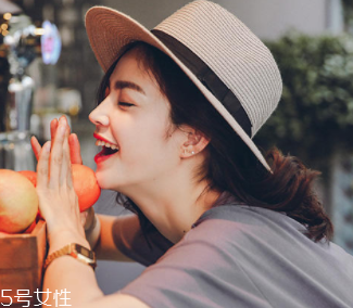 戴什么帽子顯臉小？寬檐帽讓臉看起來(lái)小