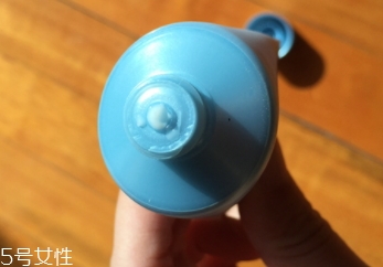 雅詩蘭黛卸妝乳怎么用？