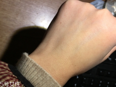 雅詩蘭黛卸妝乳怎么用？