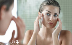 隔離霜可以直接涂在臉上嗎？要用補水產(chǎn)品打底才好