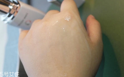 雅詩蘭黛晶透沁白精華怎么樣？一起來看看評測