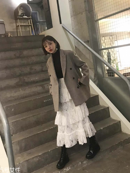 蕾絲長裙配什么上衣？優(yōu)雅氣質(zhì)小女人
