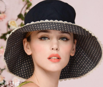 方臉戴什么帽子好看？戴上這三件你臉就不方了