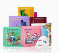 去黑頭面膜多久用一次？撕拉式和泥質(zhì)頻次不同