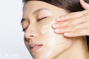 BB霜卡粉怎么辦？妝前敷面膜預(yù)防卡粉