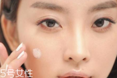 BB霜卡粉怎么辦？妝前敷面膜預(yù)防卡粉