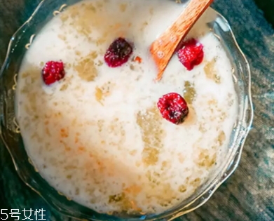 雪燕可以用熱水泡發(fā)嗎？熱水vs冷水
