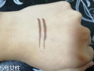 kiss me眼線筆怎么卸？卸妝水直接擦拭即可