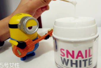 snail white蝸牛霜怎么打開(kāi)？輕輕一按即有乳液滲出