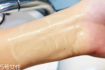 阿瑪尼粉底液脫妝嗎？4小時(shí)后要補(bǔ)妝