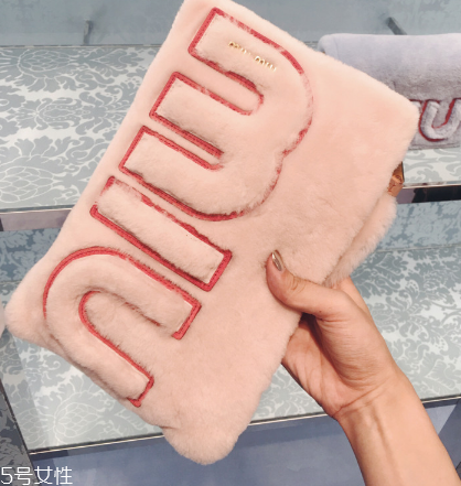 miumiu是什么旗下的？明星偏偏鐘愛它