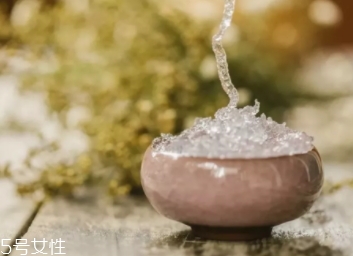 雪燕和桃膠能一起燉嗎？