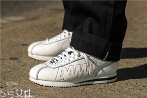 運(yùn)動(dòng)鞋腳面緊怎么處理？千萬不要勉強(qiáng)穿