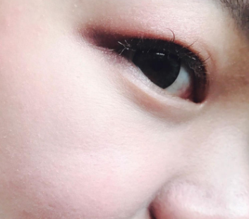 KATE眼影飛粉嗎？持久不飛粉